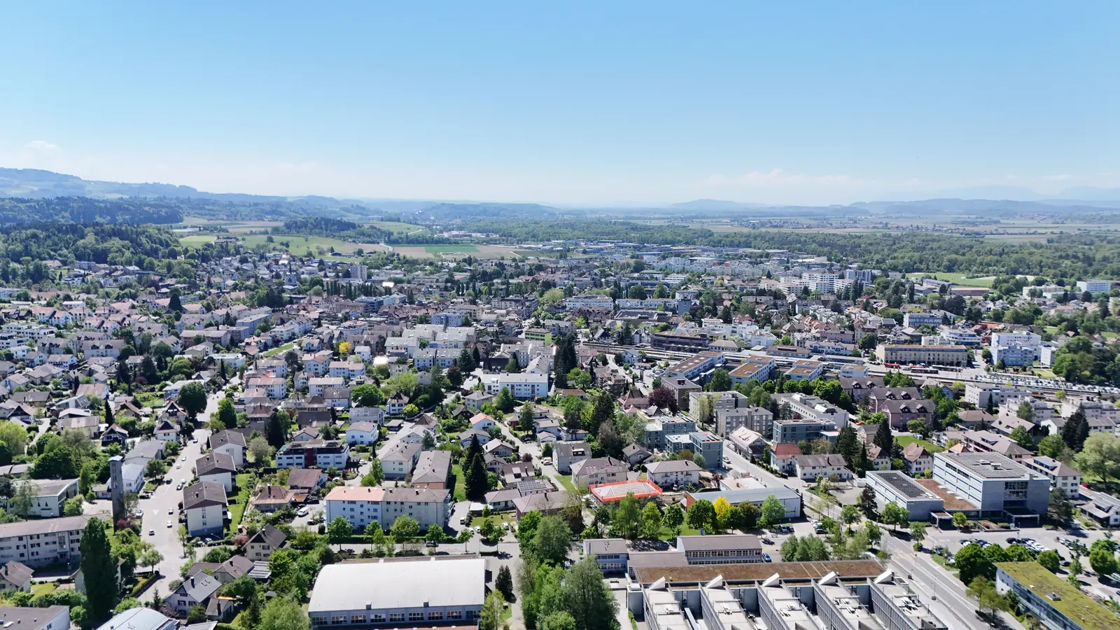 Luftaufnahme Lyss Zentrum mit Wohn- und Geschäftshäusern