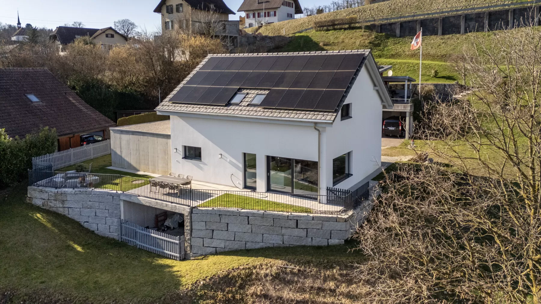 Traumlage im Grünen mit herrlicher Aussicht Neuwertiges Einfamilienhaus an sonniger, ruhiger Lage – Bild 1
