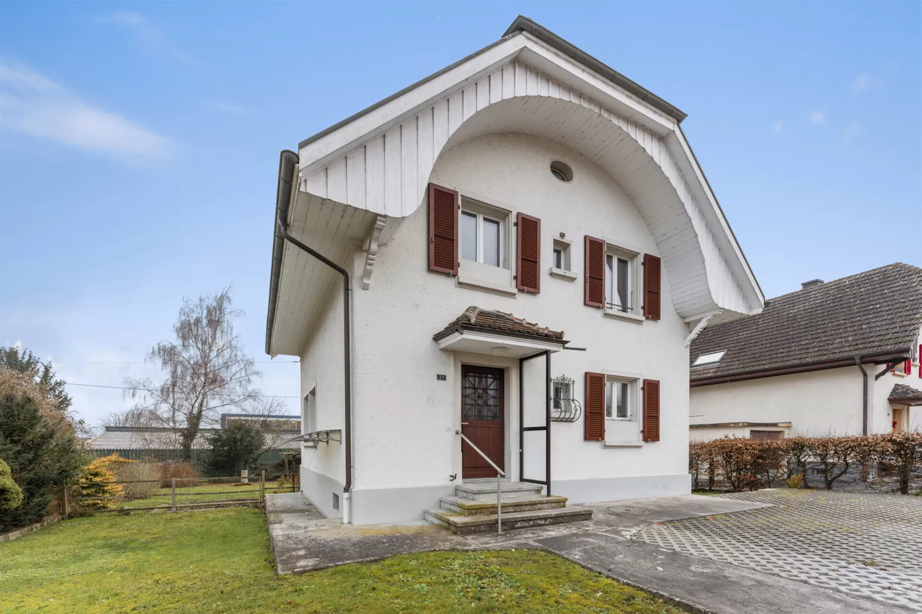 Freistehendes 4.5 Zimmer Einfamilienhaus – Bild 1