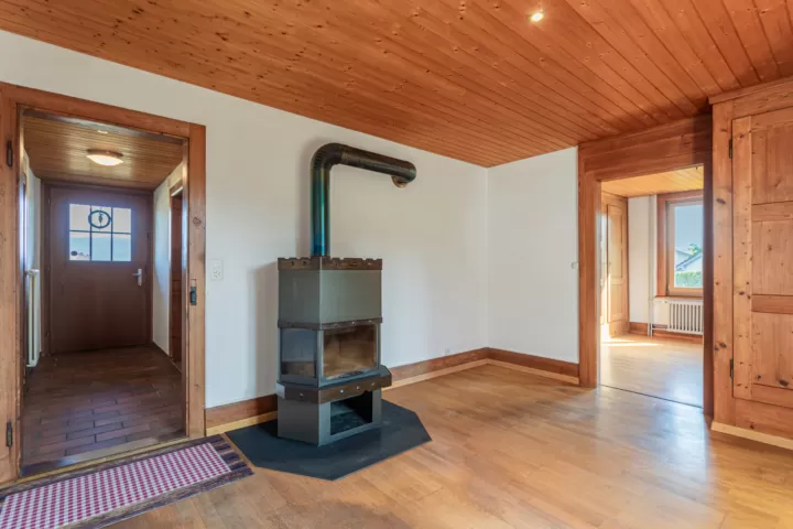 Charaktervolles Zweifamilien Haus mit Pool und separatem Gästehaus – Bild 3