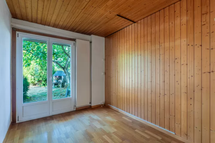 Charaktervolles Zweifamilien Haus mit Pool und separatem Gästehaus – Bild 4