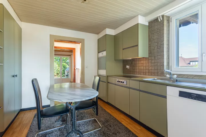Charaktervolles Zweifamilien Haus mit Pool und separatem Gästehaus – Bild 5