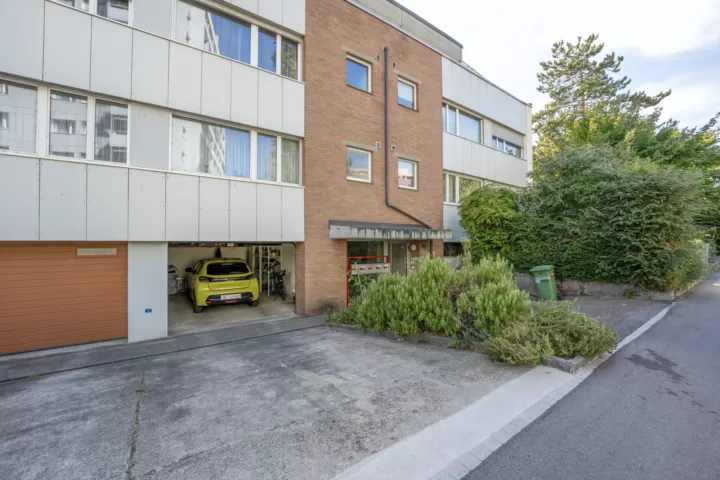 Grosszügige 5.5-Zimmer-Attikawohnung mit weitläufiger Terrasse in Nidau – Bild 2