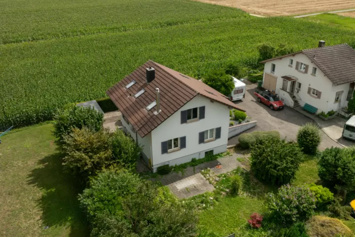 Ihr neues Zuhause mit Weitsicht: Charmantes 4½-Zimmer-Einfamilienhaus in Studen