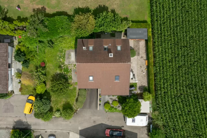 Ihr neues Zuhause mit Weitsicht: Charmantes 4½-Zimmer-Einfamilienhaus in Studen – Bild 2