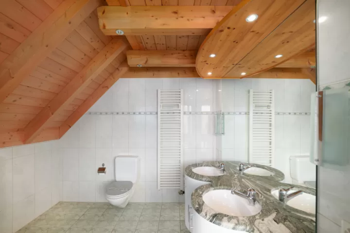 Grosszügige 3.5-Zimmer-Maisonettewohnung mit Galerie und individuellem Wohncharakter in Worben – Bild 5